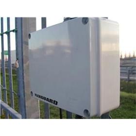 Zabezpe�en� perimetru fotovoltaick�ch elektr�ren - vyhodnocovac� jednotka FLEXGUARD